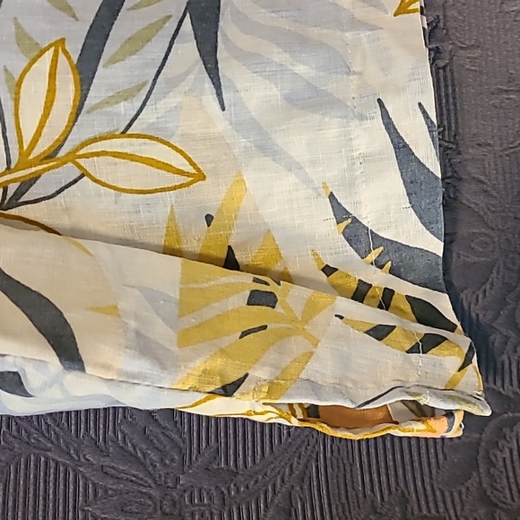 C&C California Tropical Print Linen Button Front Tank Top, L - Picture 5 of 6